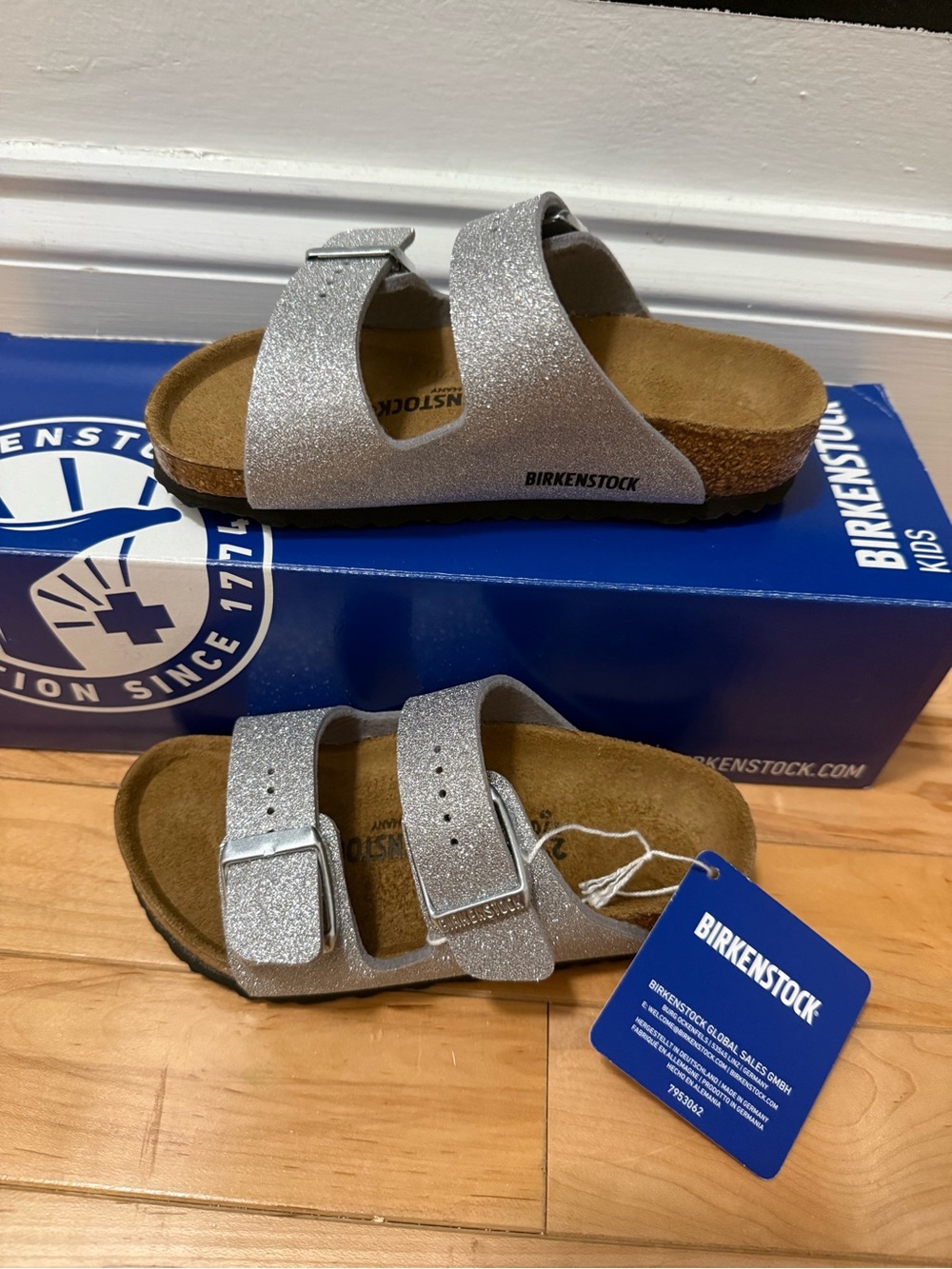 New In Box Kids Birkenstock Arizona Shinny Glitter Silver Size EU 27 Kids Size 9